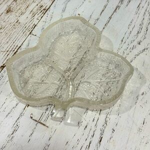 🌻4/$20🌻 Clear Glass Clover-Shaped Dish